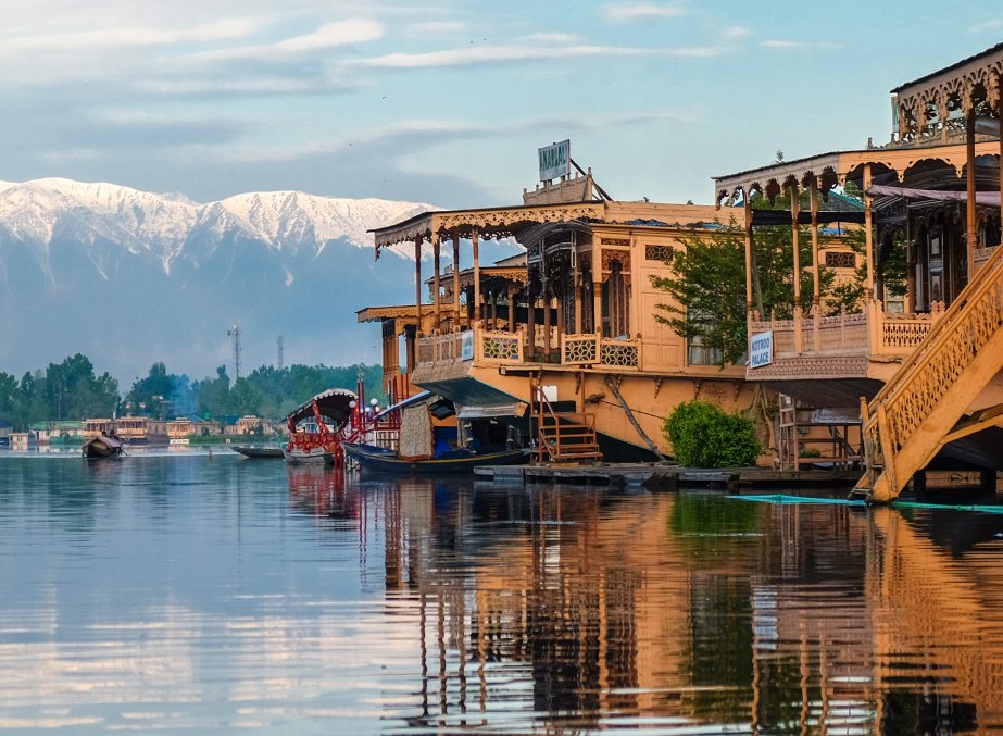 Houseboats in Srinagar: Everything You Need to Know Before Booking